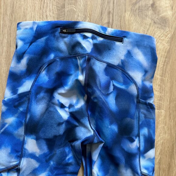 Lululemon Fast and Free High-Rise Tight 25" in blue/white cloud print, Size 4 - Picture 5 of 5